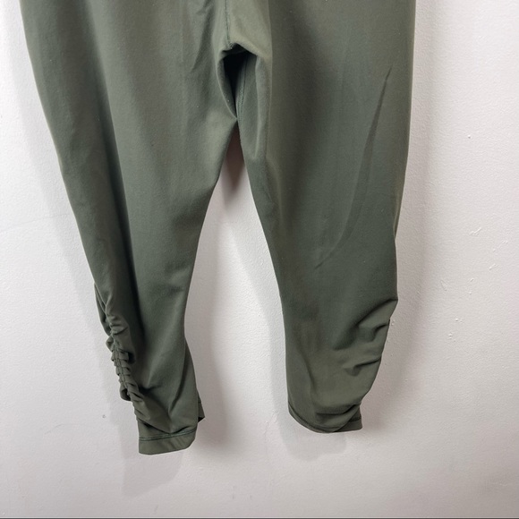 Lululemon Sunset Salutation Crop Fatigue Green/Ziggy Snake Butter Pink - Picture 6 of 15